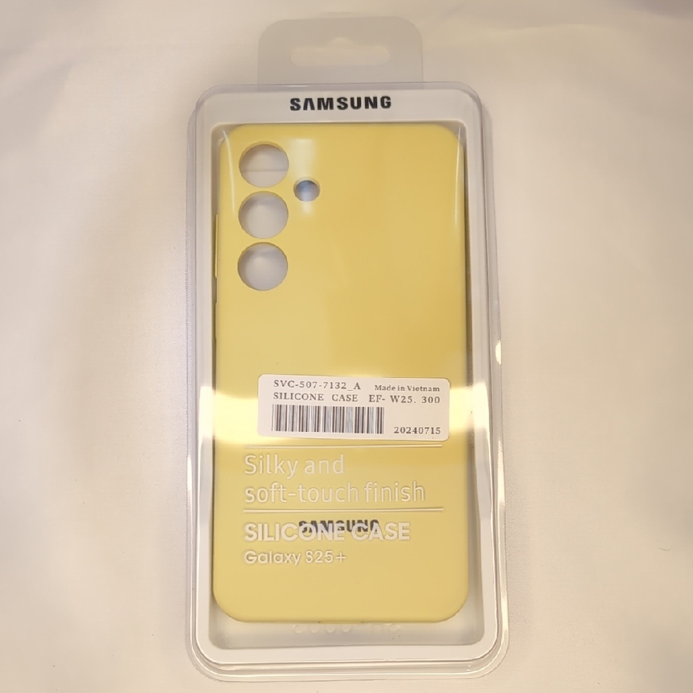Samsung Galaxy S25+ Soft Yellow Silicone Case